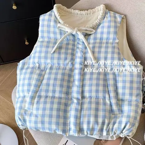 Áo phao gile hai mặt màu trắng và kẻ caro xanh viền bèo cổ nơ dễ thương