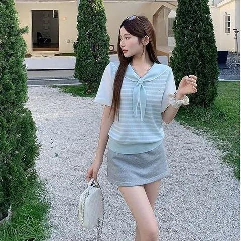 Áo Thun Len Tăm Kẻ Sọc Nữ Cổ Thủy Thủ Phối Khăn Choàng Vai Phong Cách Hàn Quốc