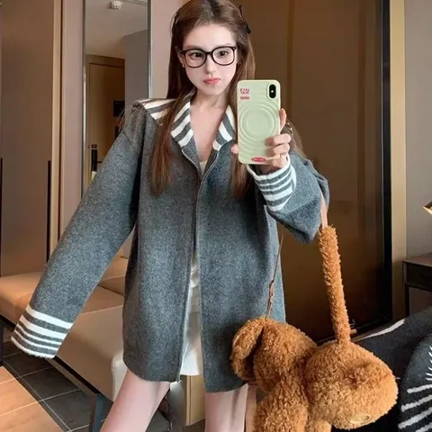 Áo khoác len phối kẻ sọc khóa zip nữ form rộng cổ khăn phong cách Hàn Quốc