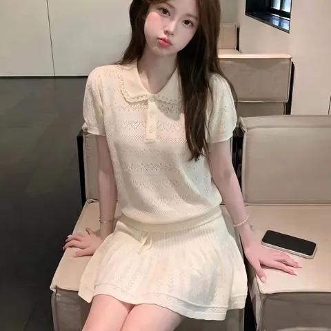 Set bộ áo len tăm dệt kim cổ bẻ kèm chân váy chữ A xếp ly màu kem style Hàn Quốc sang chảnh