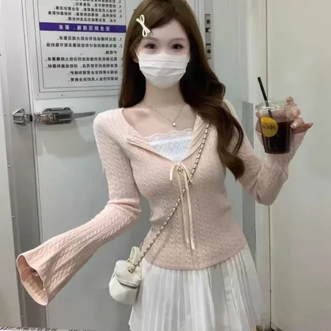 Áo len dệt kim mỏng viền ren cổ chữ V phối tay loe dài màu hồng ngọt ngào