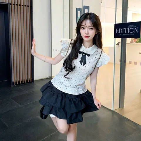 Set bộ áo chấm bi dệt kim tay bèo cổ bẻ tiểu thư và chân váy tầng bèo đen