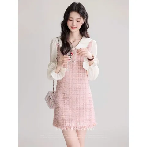Đầm suông dạ gai hồng phối trắng cổ bẻ nhẹ nhàng tiểu thư