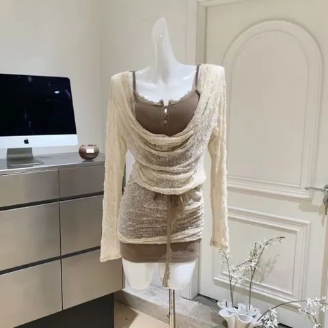 Set đầm body hai dây nâu và áo lưới khoác ngoài cá tính