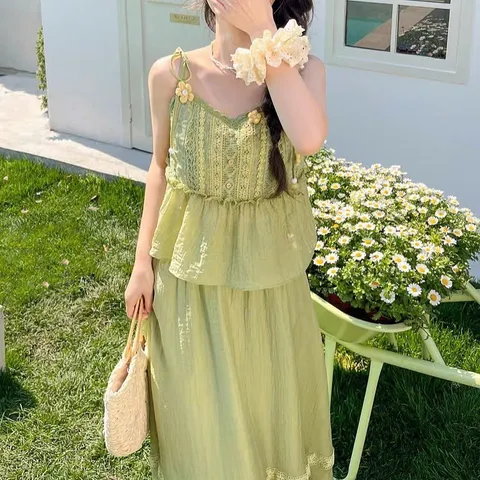 Set váy hai dây xanh cốm xòe bèo đính ren hoa nhẹ nhàng cho mùa hè