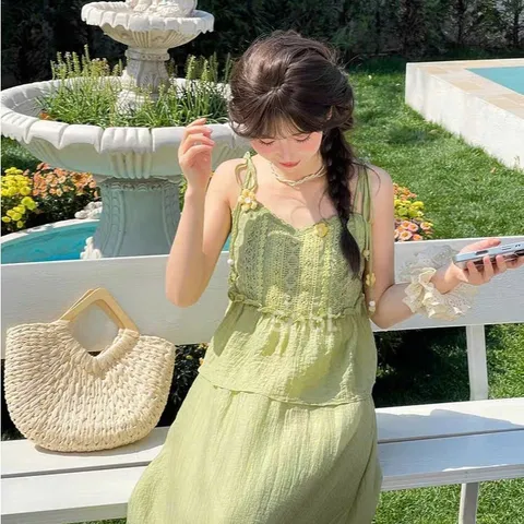 Set váy hai dây xanh cốm xòe bèo đính ren hoa nhẹ nhàng cho mùa hè