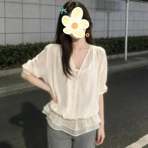 Áo sơ mi voan mỏng nhẹ đính khuy nhún bèo hông dáng rộng phong cách Hàn Quốc