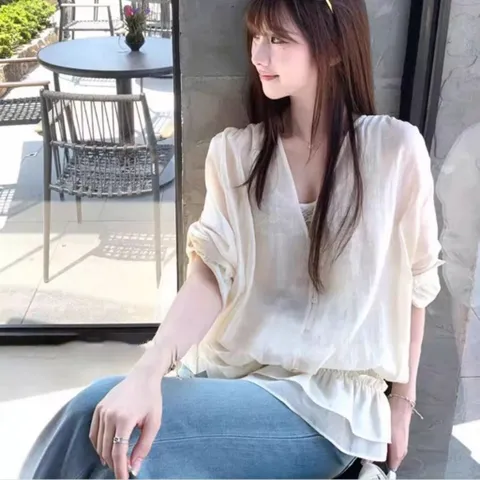 Áo sơ mi voan mỏng nhẹ đính khuy nhún bèo hông dáng rộng phong cách Hàn Quốc