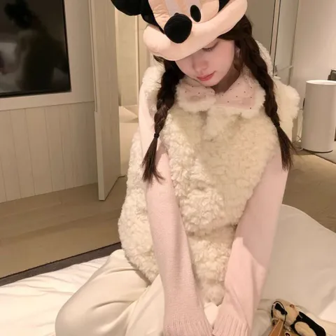 Áo phao gile hai mặt màu hồng chấm bi và lông cừu trắng cổ cao cho nữ