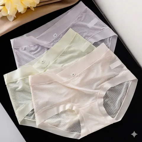 Quần lót nữ thun lạnh lỗ thoáng khí in hình gấu dễ thương có đũng hoa nổi màu khi ra nắng