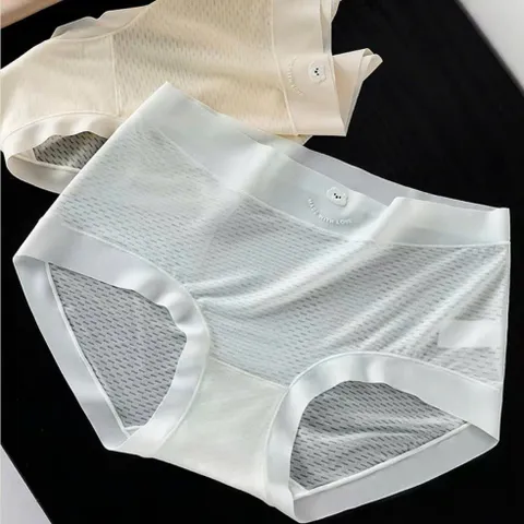 Quần lót nữ thun lạnh lỗ thoáng khí in hình gấu dễ thương có đũng hoa nổi màu khi ra nắng