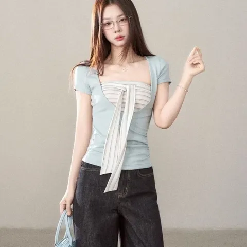 Set bộ 2 món áo thun nữ dài tay phối quây kẻ ngang, thiết kế vạt chéo xếp ly thắt nơ phong cách Hàn Quốc