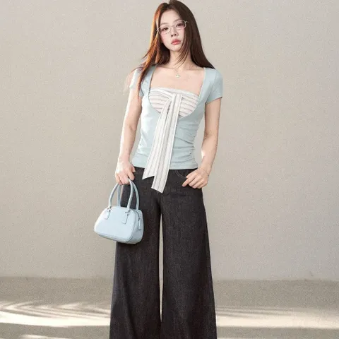 Set bộ 2 món áo thun nữ dài tay phối quây kẻ ngang, thiết kế vạt chéo xếp ly thắt nơ phong cách Hàn Quốc