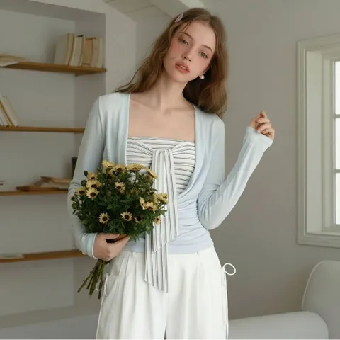 Set bộ 2 món áo thun nữ dài tay phối quây kẻ ngang, thiết kế vạt chéo xếp ly thắt nơ phong cách Hàn Quốc