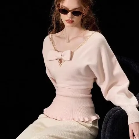 Áo len đính nơ cổ chữ V phối ren viền bèo ôm hông tiểu thư