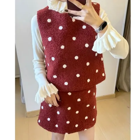 Set bộ áo gile và chân váy chấm bi dạ lông cừu đỏ và nâu tiểu thư