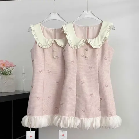 Đầm nơ hồng cổ bẻ bèo phối viền xòe trắng tiểu thư