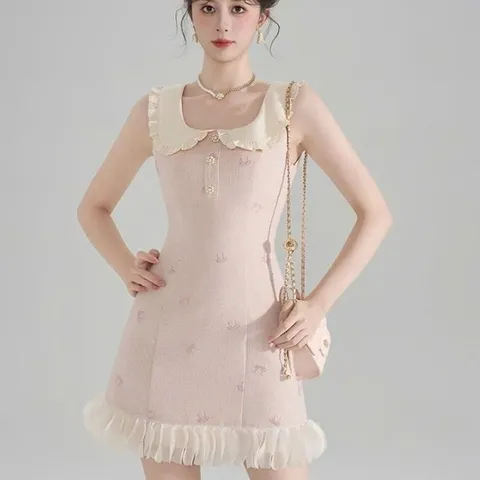 Đầm nơ hồng cổ bẻ bèo phối viền xòe trắng tiểu thư