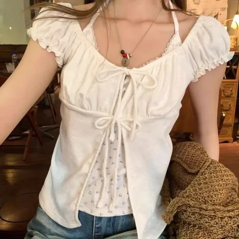 Áo thun babydoll tay ngắn bo chun phối áo dây hoa nhí và nơ ngực xinh xắn phong cách Hàn Quốc