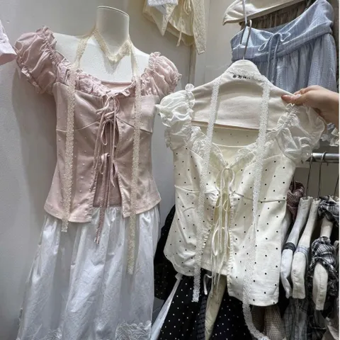 Áo Kiểu Nữ Chấm Bi Giả Hai Lớp Thắt Nơ Trước Phối Tay Bèo Voan Xinh Xắn Phong Cách Hàn Quốc