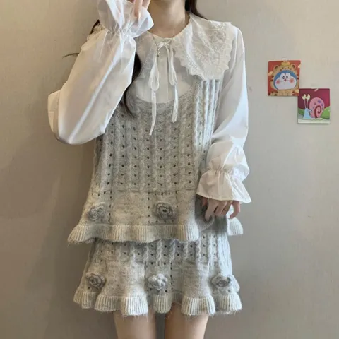 Set bộ len váy và áo len hai dây dệt kim thêu hoa hồng lượn bèo dáng ngắn