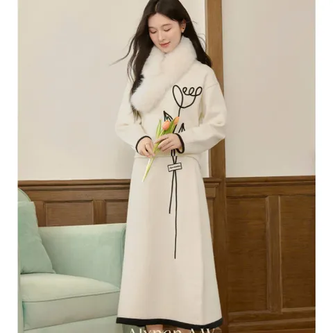 Set bộ áo và váy len trắng đan hoa mảnh đen nghệ thuật viền lông tơ tiểu thư