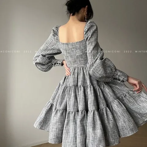 Váy kẻ xanh xòe to công chúa đính đá lấp lánh