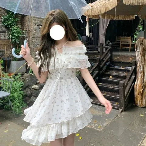 Váy voan hoa nhí phối ren bèo tay bó hoa trễ vai lệch tà