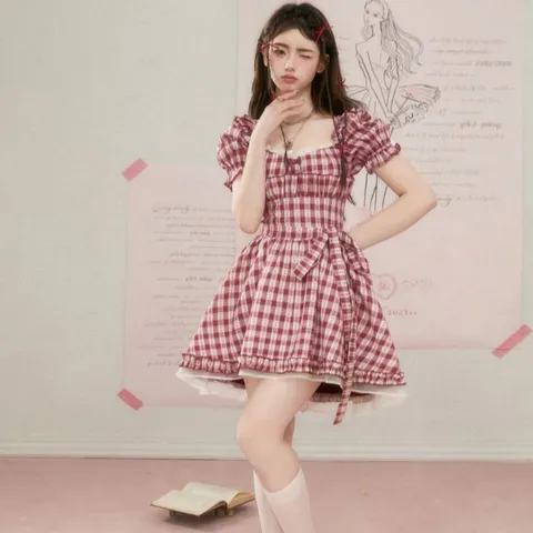 Váy xòe caro đỏ dập bèo trễ vai lệch tà công chúa (SẴN)