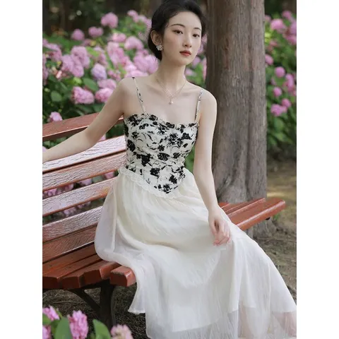 Váy hai dây đen da báo kiểu corset voan trắng