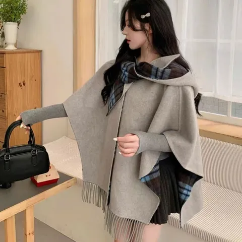 Áo choàng khăn kèm mũ dạ lông ép kẻ caro tua rua tiểu thư