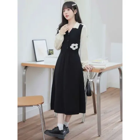 Váy len đen phối hoa cổ bẻ sơ mi đơn giản