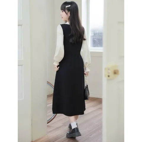 Váy len đen phối hoa cổ bẻ sơ mi đơn giản