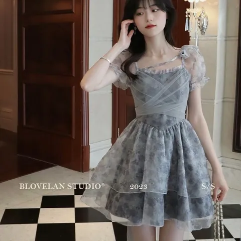 Váy loang màu thắt dây nơ lưới đính hoa công chúa (LOẠI I voan xòe) (sẵn xanh S)