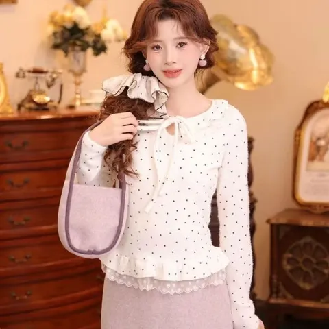 Áo mặc trong lông thỏ giữ nhiệt chấm bi lượn bèo thắt nơ. Áo mặc trong chấm bi đen trắng kem phối với áo khoác ngoài