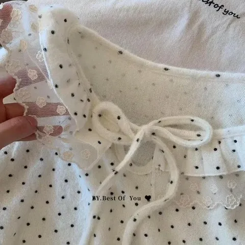 Áo mặc trong lông thỏ giữ nhiệt chấm bi lượn bèo thắt nơ. Áo mặc trong chấm bi đen trắng kem phối với áo khoác ngoài
