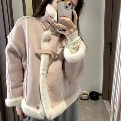 Áo khoác da lộn lót lông viền phối cúc khuy phong cách