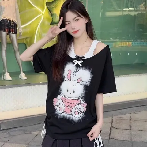 Áo thun trễ vai lót cổ yếm bèo thêu hình thỏ bông dễ thương