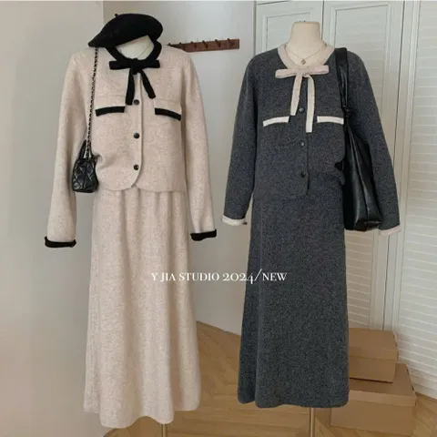 Bộ váy len trơn dáng dài và áo đính cúc viền nơ giả túi tiểu thư