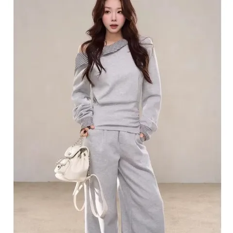 Set bộ áo hoodie trễ vai kẻ caro và quần ống rộng dáng suông màu xám tro