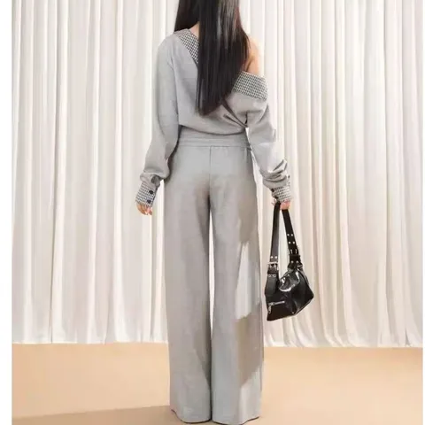Set bộ áo hoodie trễ vai kẻ caro và quần ống rộng dáng suông màu xám tro