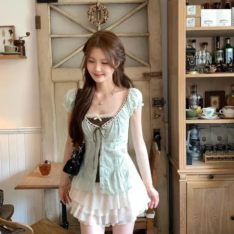 Áo thô bèo chấm bi kiểu thắt dây nơ phối hai lớp may liền đính cúc tiểu thư (SẴN CHUẨN QUẢNG CHÂU)