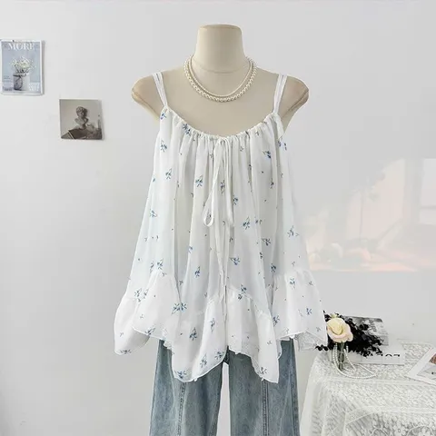 Áo Hai Dây Nữ Họa Tiết Hoa Nhí Xanh Rút Dây Ngực Vạt Xếp Bèo Và Viền Ren Hoa Trắng