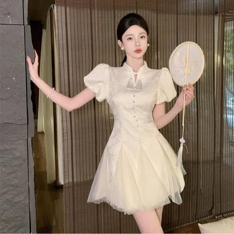 Váy cổ trang gấm hoa chìm phối lưới đính cúc ngọc