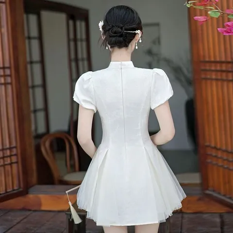 Váy cổ trang gấm hoa chìm phối lưới đính cúc ngọc