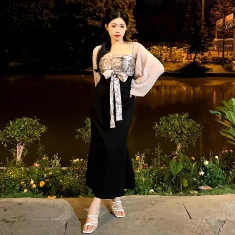 Set váy hai dây thun đuôi cá phối voan hoa thắt nơ kèm áo khoác có bigsize (sẵn XẢ đen M)