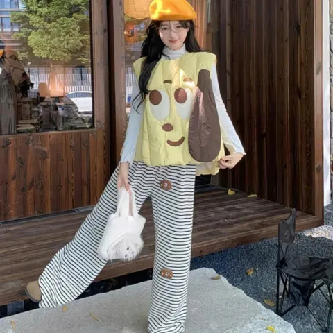 Áo phao gile hình chú cún màu vàng thêu mắt và tai nâu dễ thương. Áo phao hình chú chó vàng thêu nổi (SẴN GIAO NHANH)