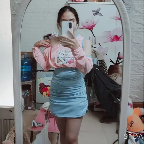 Đầm body hở vai phối màu xanh hồng in hình chú mèo (XẢ)