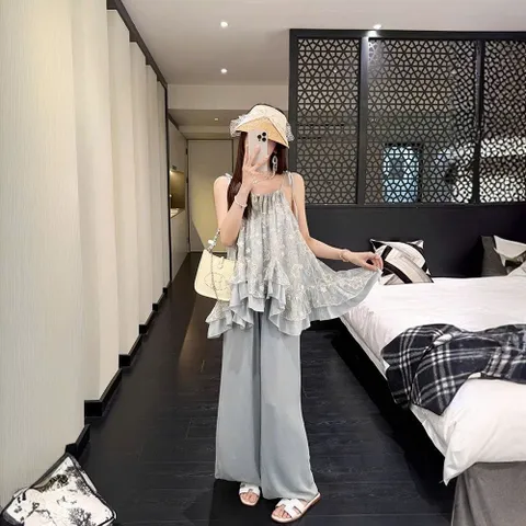 Áo Hai Dây Bèo Tầng Xòe Rộng Voan Thêu Ren Hoa Nữ Tính Đi Biển