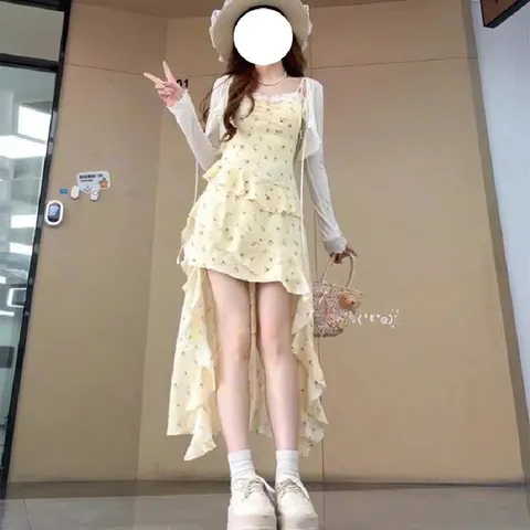 Set bộ váy hai dây hoa nhí xẻ tà đuôi  lệch ngắn dài viền  bèo tiểu thư. Váy hai dây hoa nhí ngọt ngào. (SẴN)